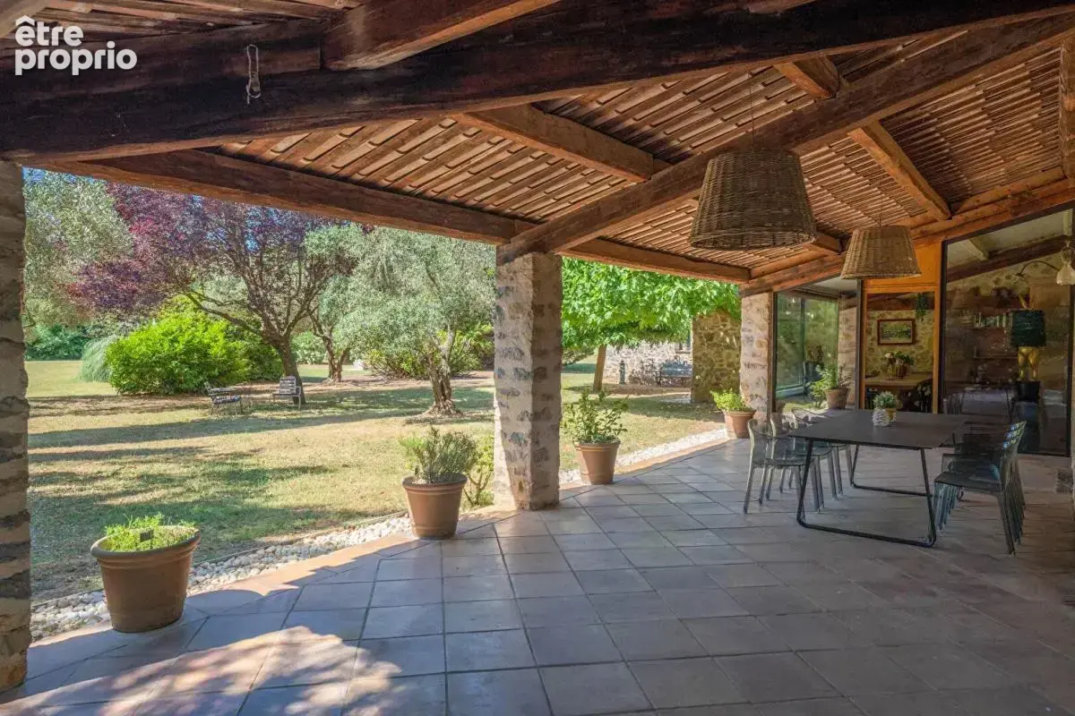 Propriété provençale rénovée avec dépendances 300 m² habitables sur 1,7 hectare - photo 5