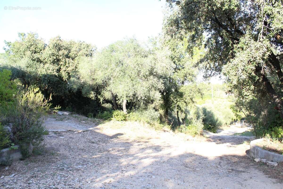 Terrain à UCHAUD
