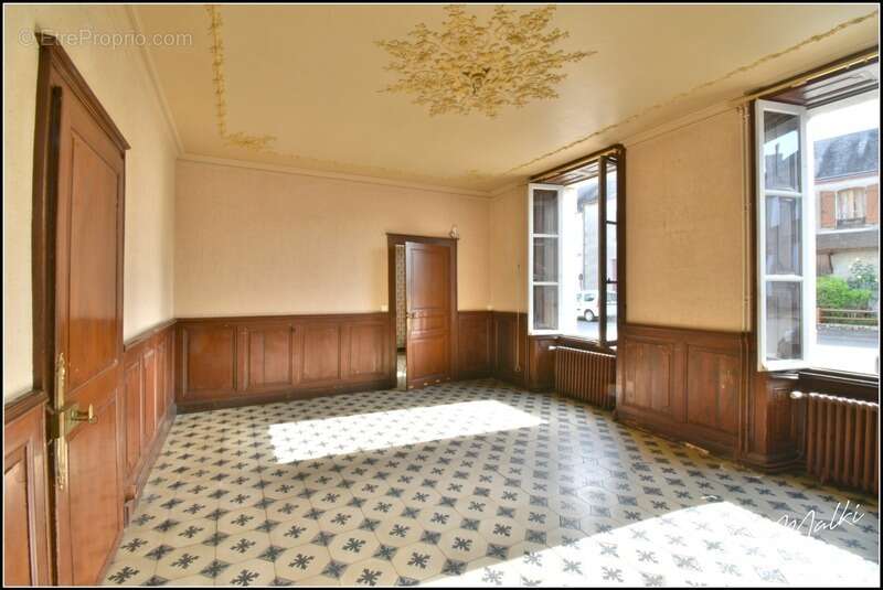 Maison + local avec appartement – fort potentiel à réinventer à vendre 8 pièces PREVERANGES (18) - photo 16
