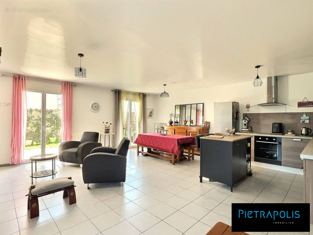 Maison à CHARNAY-LES-MACON