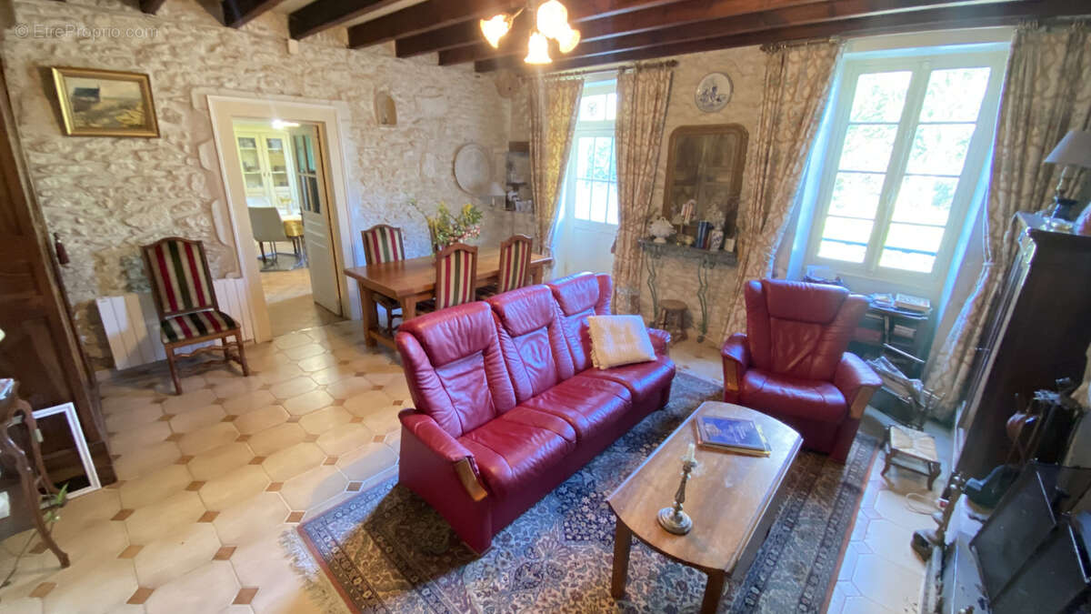 Maison à BOUTENAC-TOUVENT