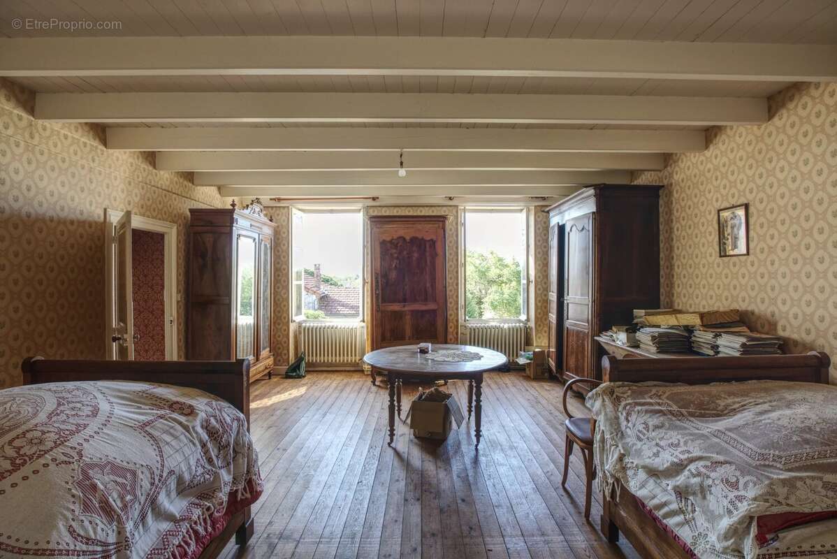Maison de caractère pleine de charme - 4 chambres, au coeur du village avec commodités - photo 9
