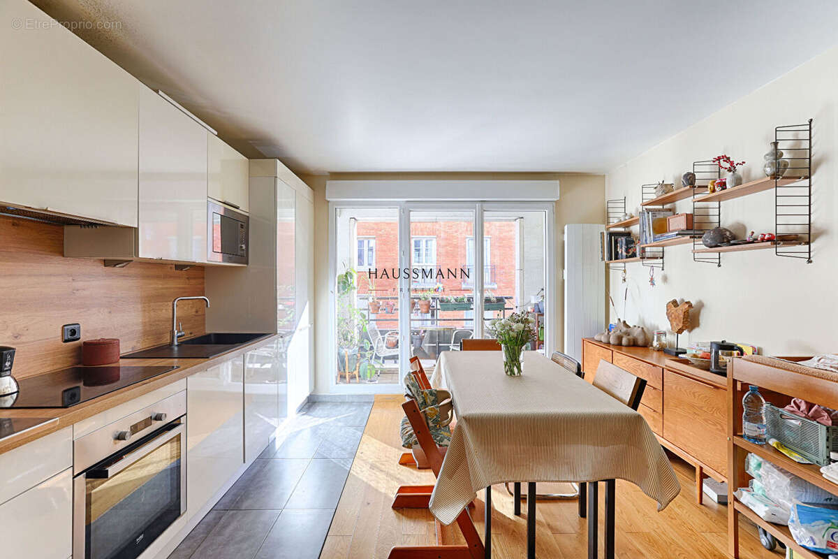 Appartement à PARIS-17E