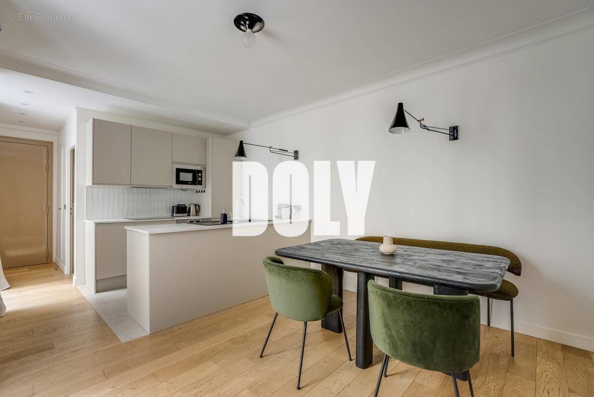 Appartement à PARIS-16E