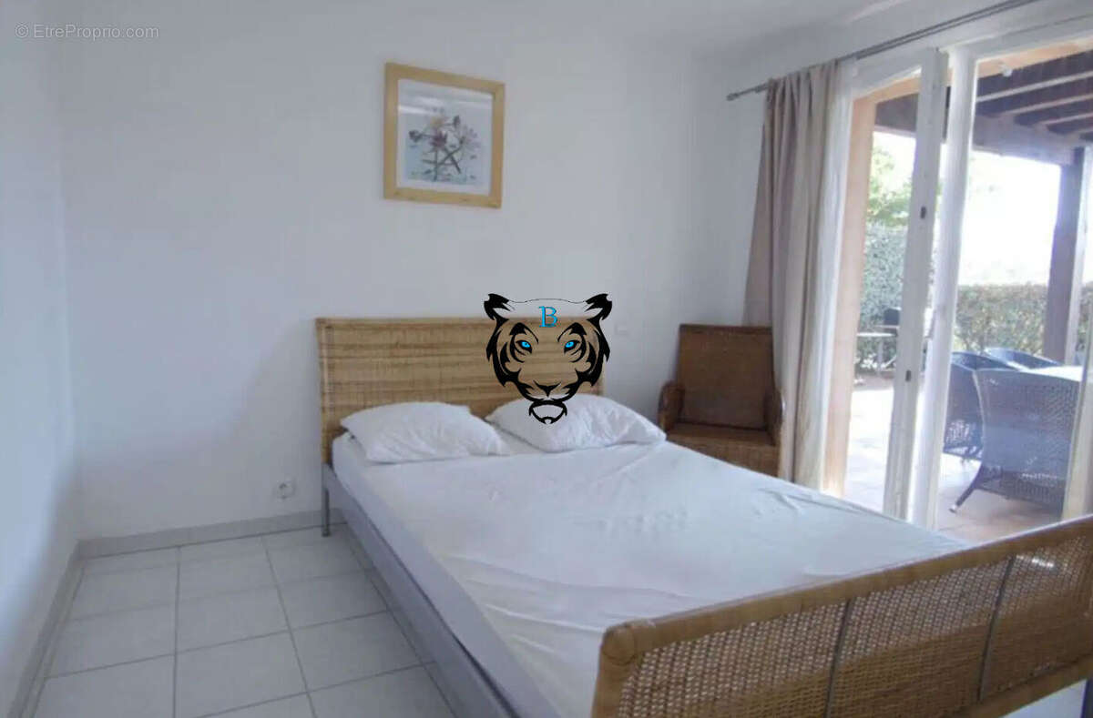 Maison à ROQUEBRUNE-SUR-ARGENS