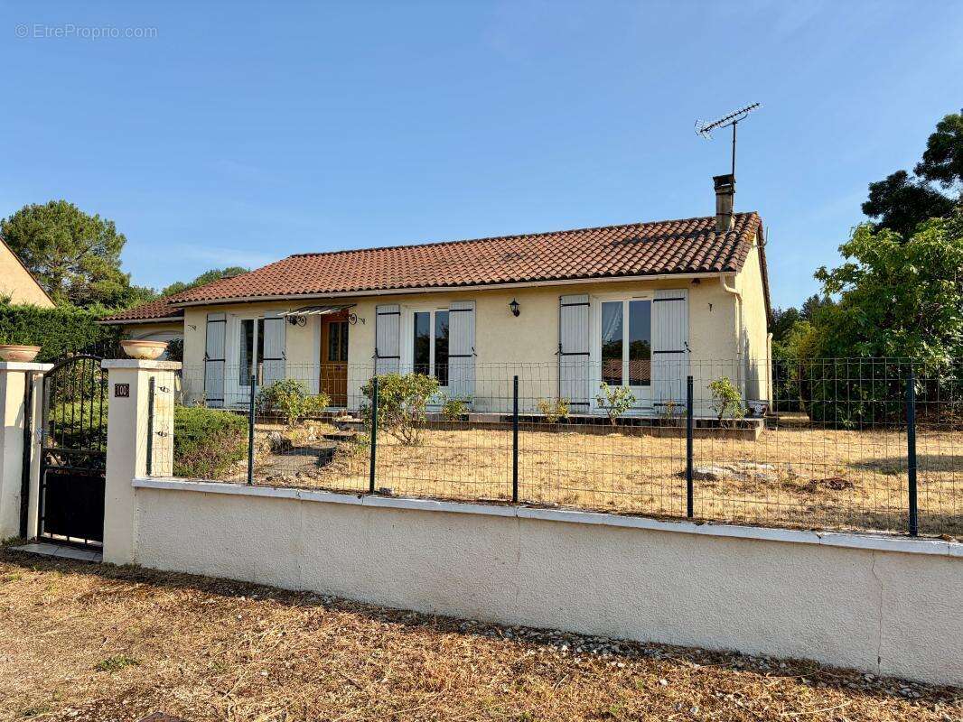 Maison de plain-pied à rénover avec jardin - Manzac-sur-Vern - photo 16