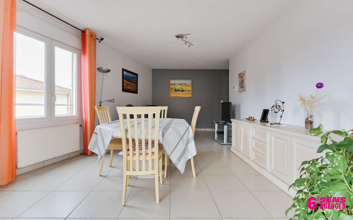 Appartement à GREZIEU-LA-VARENNE