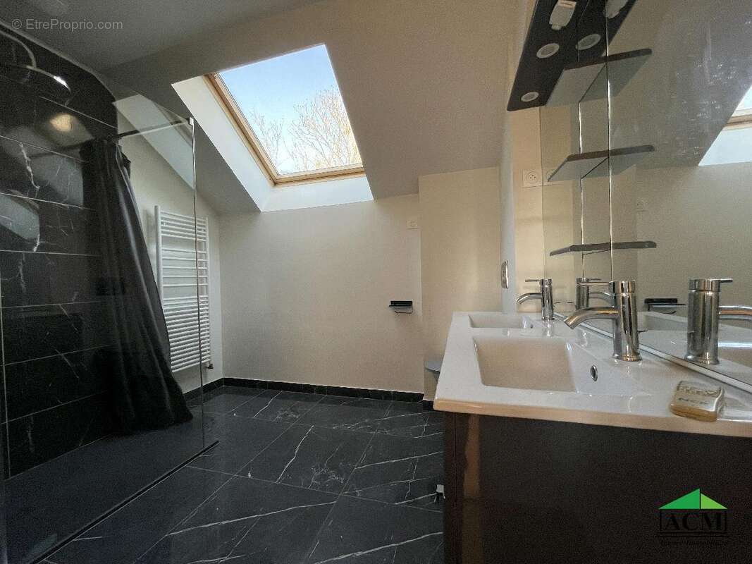 Maison à MERY-SUR-OISE