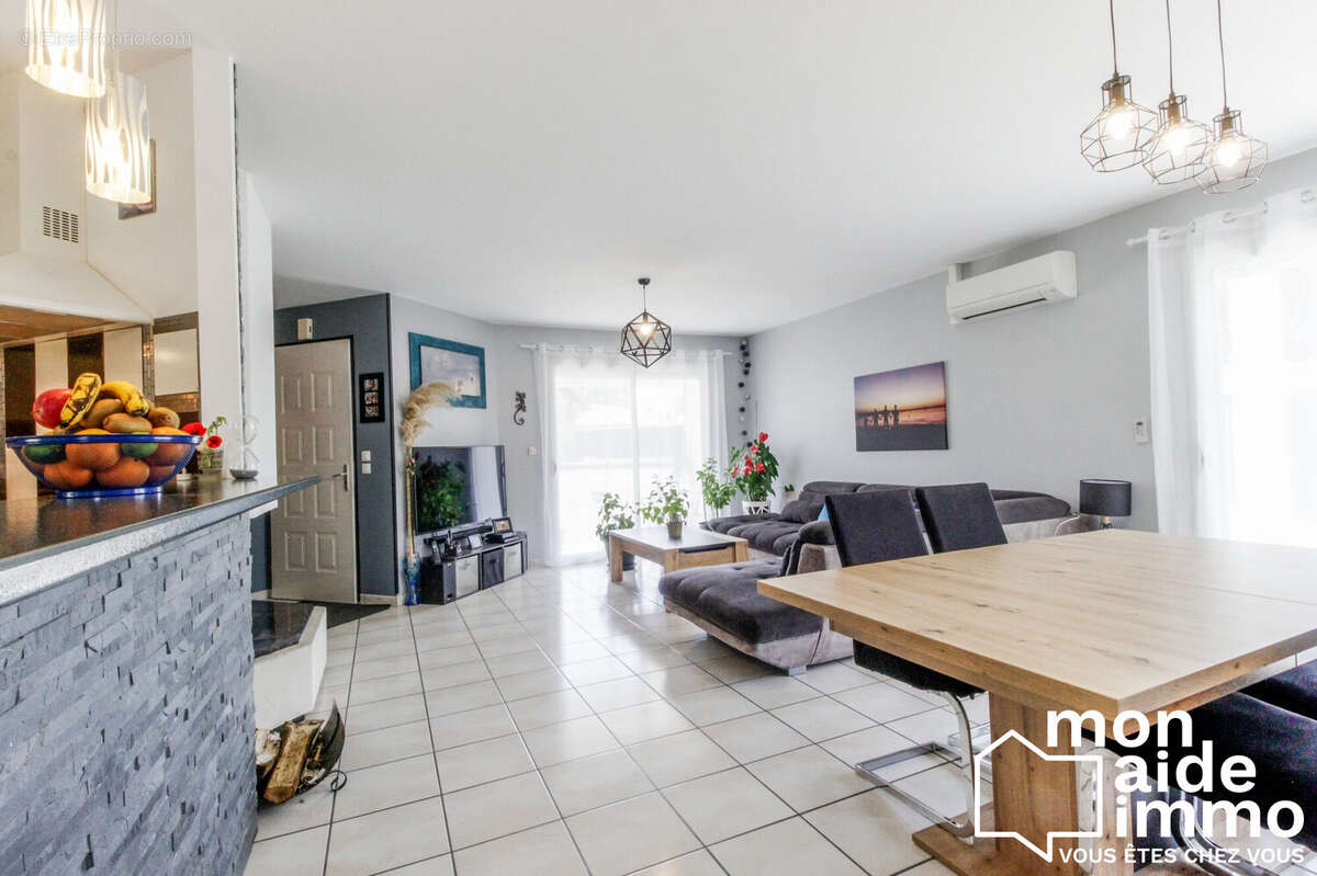 Maison à YGOS-SAINT-SATURNIN