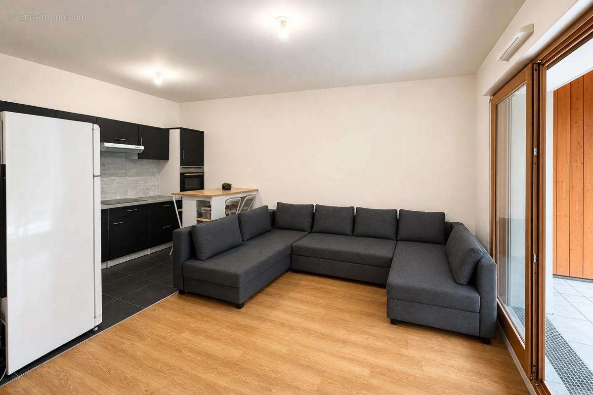 Beau T3 avec terrasse et parking - photo 5