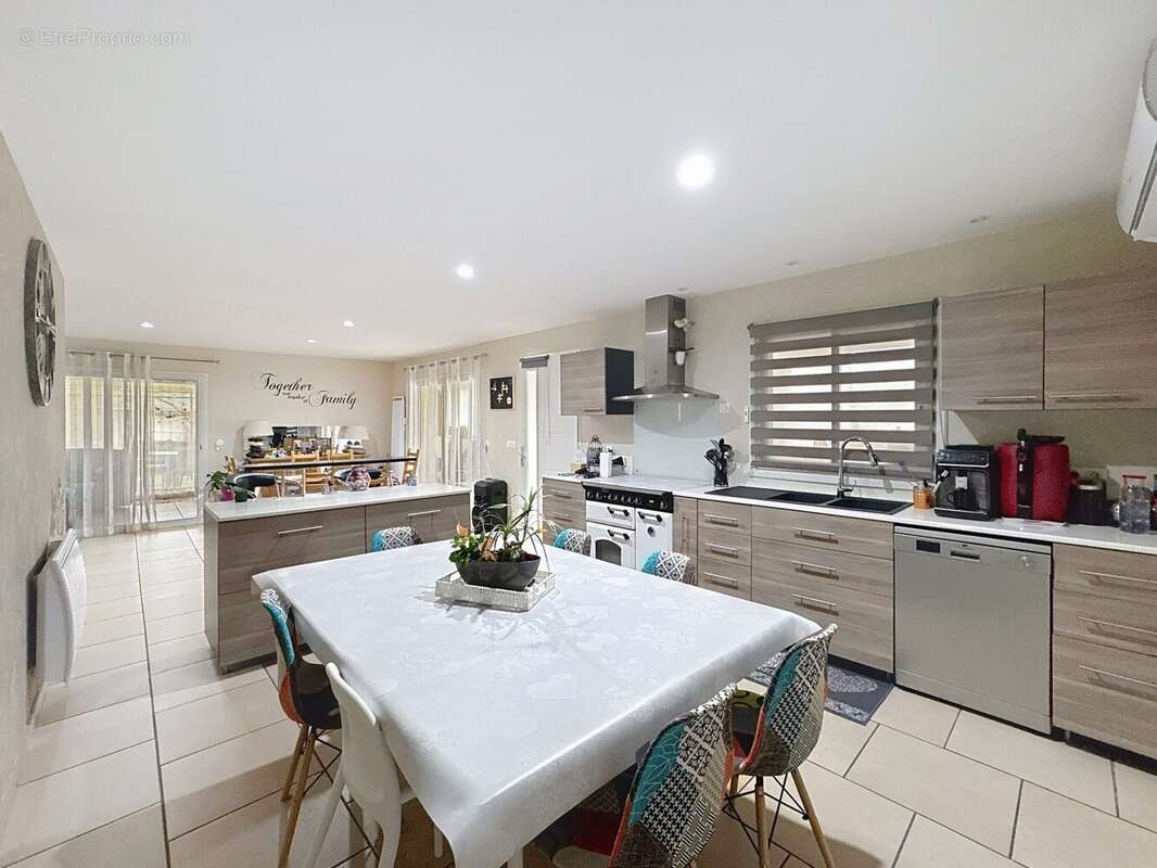 Maison à BRUGUIERES