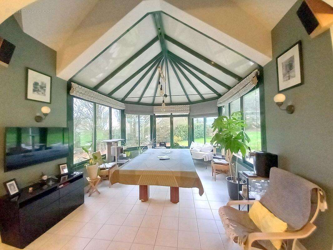 Maison familiale de 250 m² – 5 chambres - terrain 1569m² - au calme - photo 8