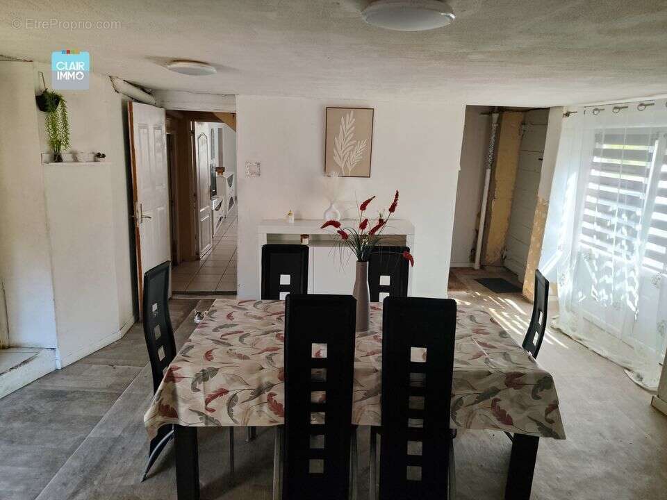 A SAINT-ALBAIN PROCHE MACON MAISON 5 PIECES DE 150 M2 SUR - Maison à SAINT-ALBAIN
