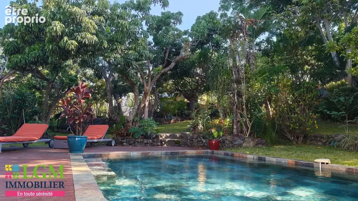 BIEN COUP DE COEUR : calme, nature et confort pour cet ensemble immobilier de 2 villas avec piscine à ST-PIERRE (97432) - photo 3