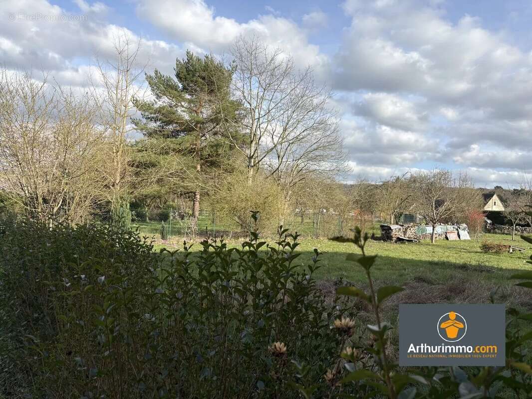 Terrain à MAUREGNY-EN-HAYE