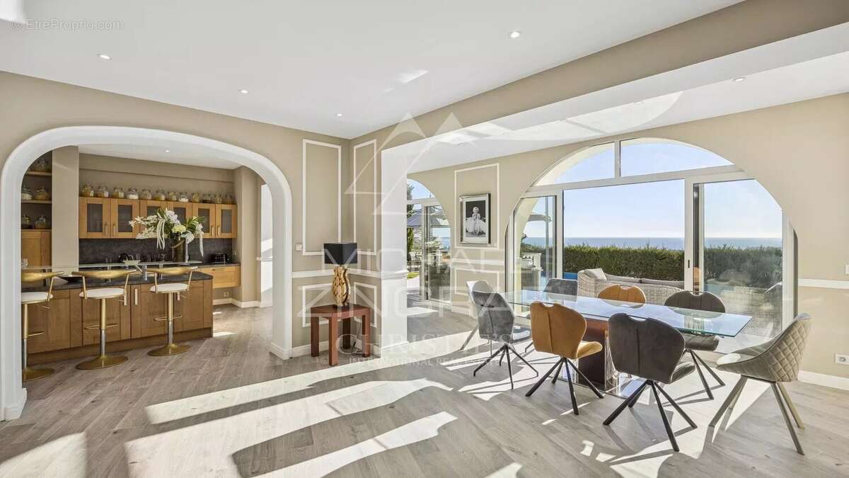 Maison à MANDELIEU-LA-NAPOULE