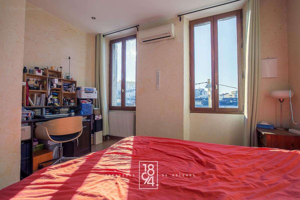 Appartement à MARSEILLE-4E