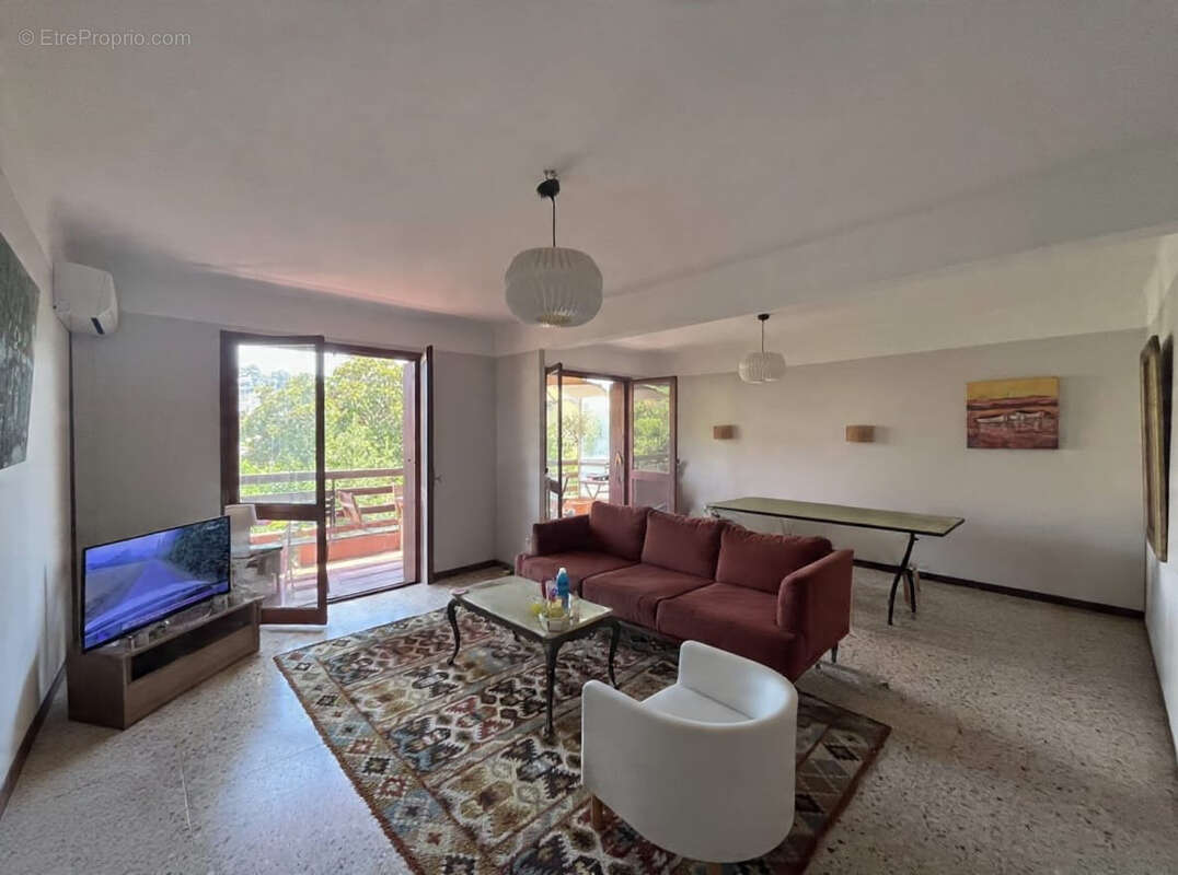 Appartement t3/t4 lumineux dans residence securisee avec vue degagee terrasse et cave la seyne sur mer - photo 3