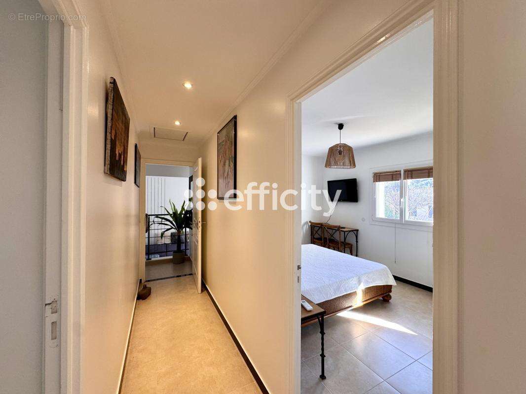 Maison à LA LONDE-LES-MAURES