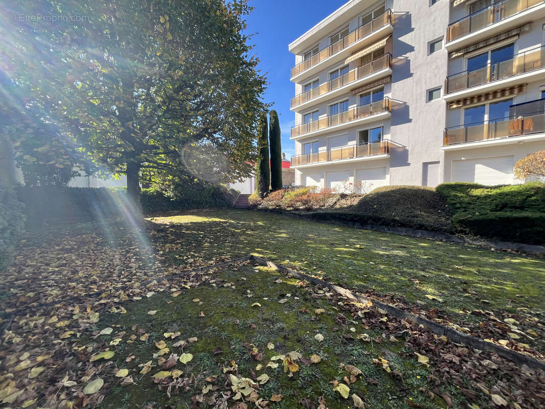 Appartement à SAINT-PRIEST-EN-JAREZ