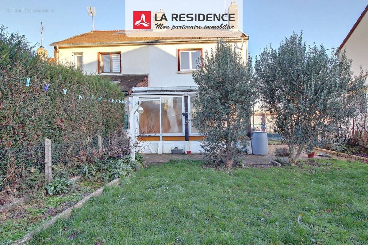 Maison à SAINT-ETIENNE-DU-ROUVRAY