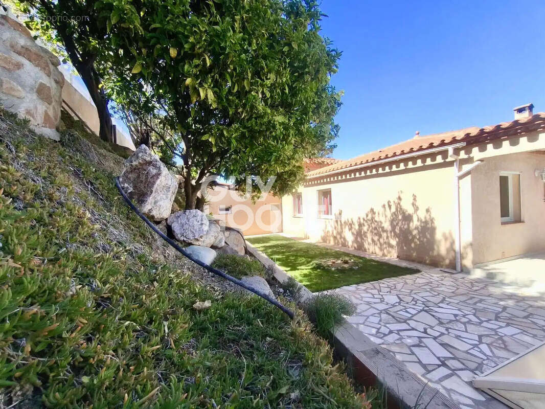 Maison à VILLENEUVE-DE-LA-RAHO