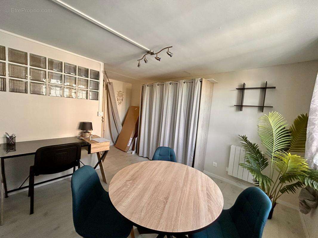 Maison à NOTRE-DAME-DE-SANILHAC