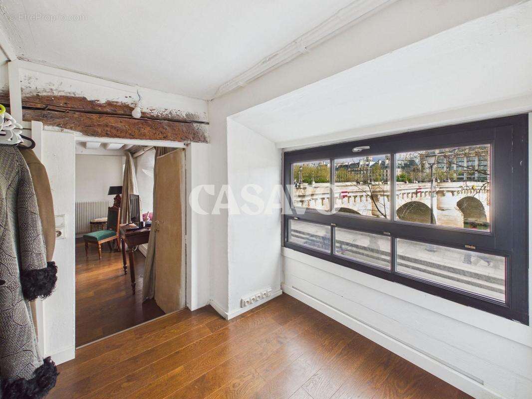 Appartement à PARIS-1E