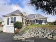 Charmante maison de 185 m² avec 3 grandes chambres sur sous-sol. - Maison à CHALONNES-SUR-LOIRE