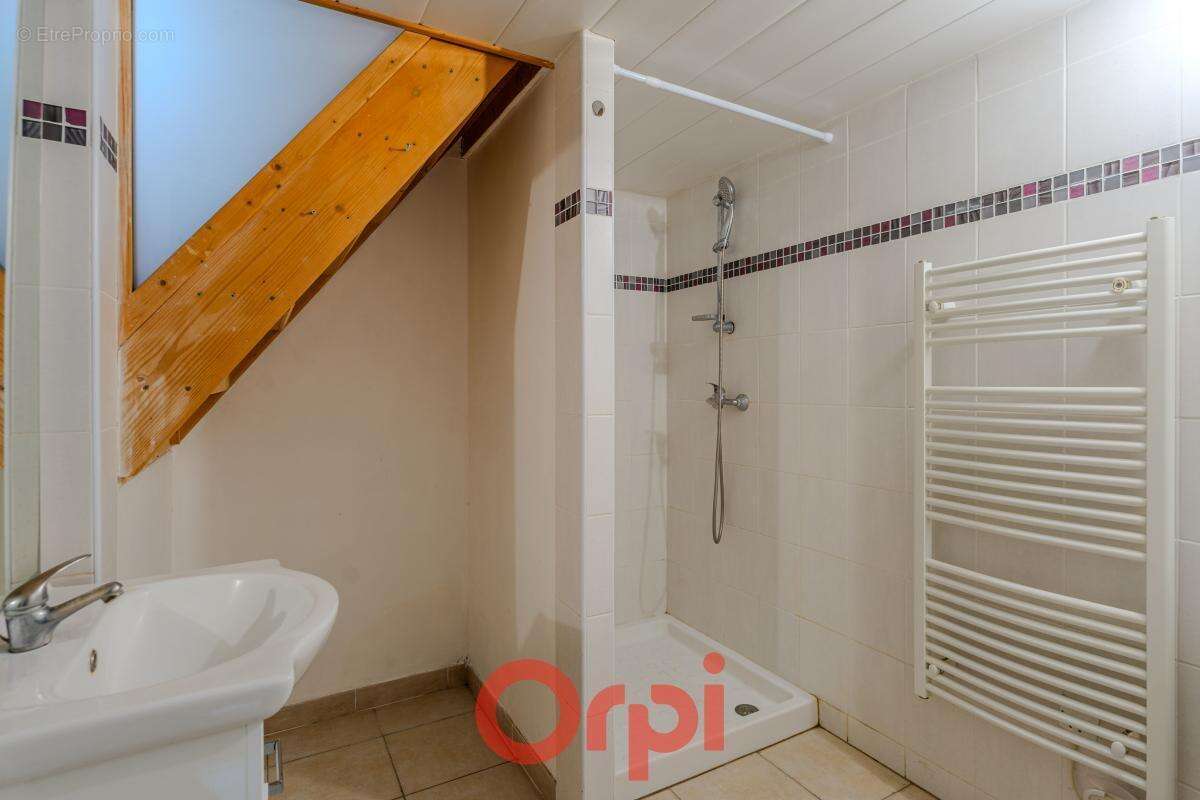 Maison à ALBA-LA-ROMAINE