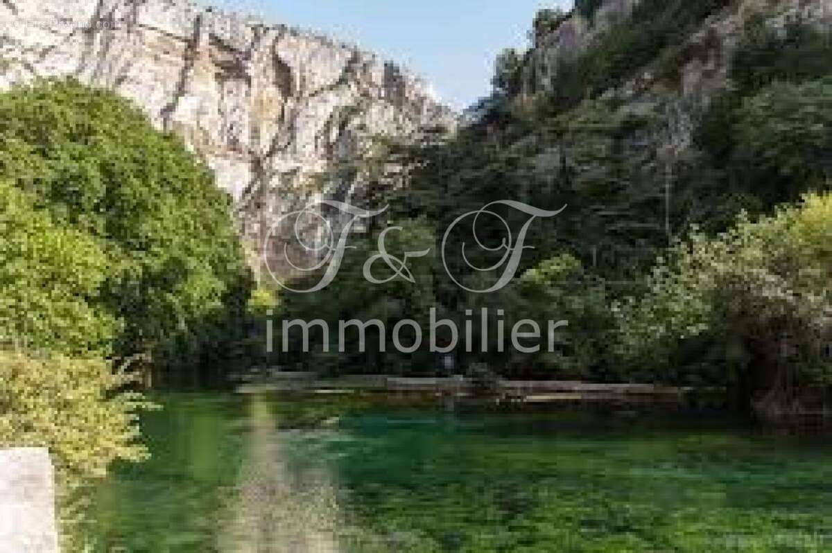 Terrain à FONTAINE-DE-VAUCLUSE