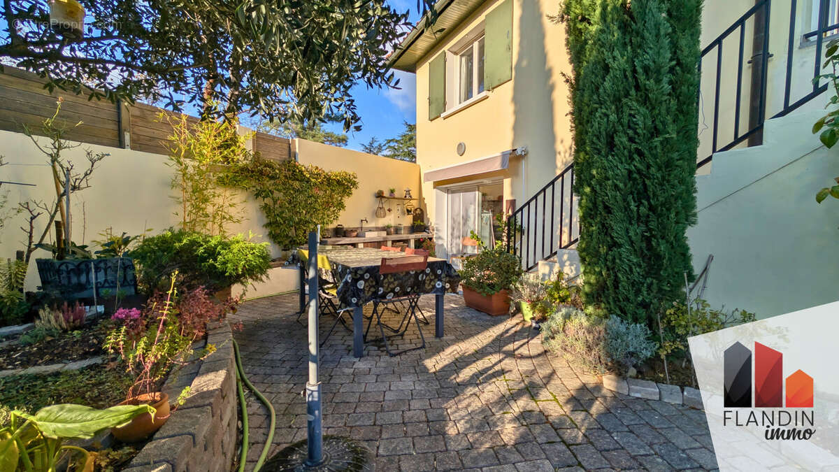 VERNAISON - Maison T3 de 85 m2 avec Jardin, Calme et Vue Dégagée - photo 12