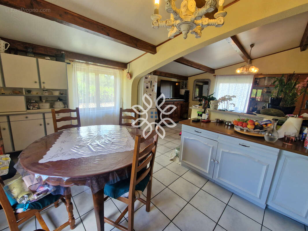 Maison avec terrain clos à Saint-Yvoine - photo 9