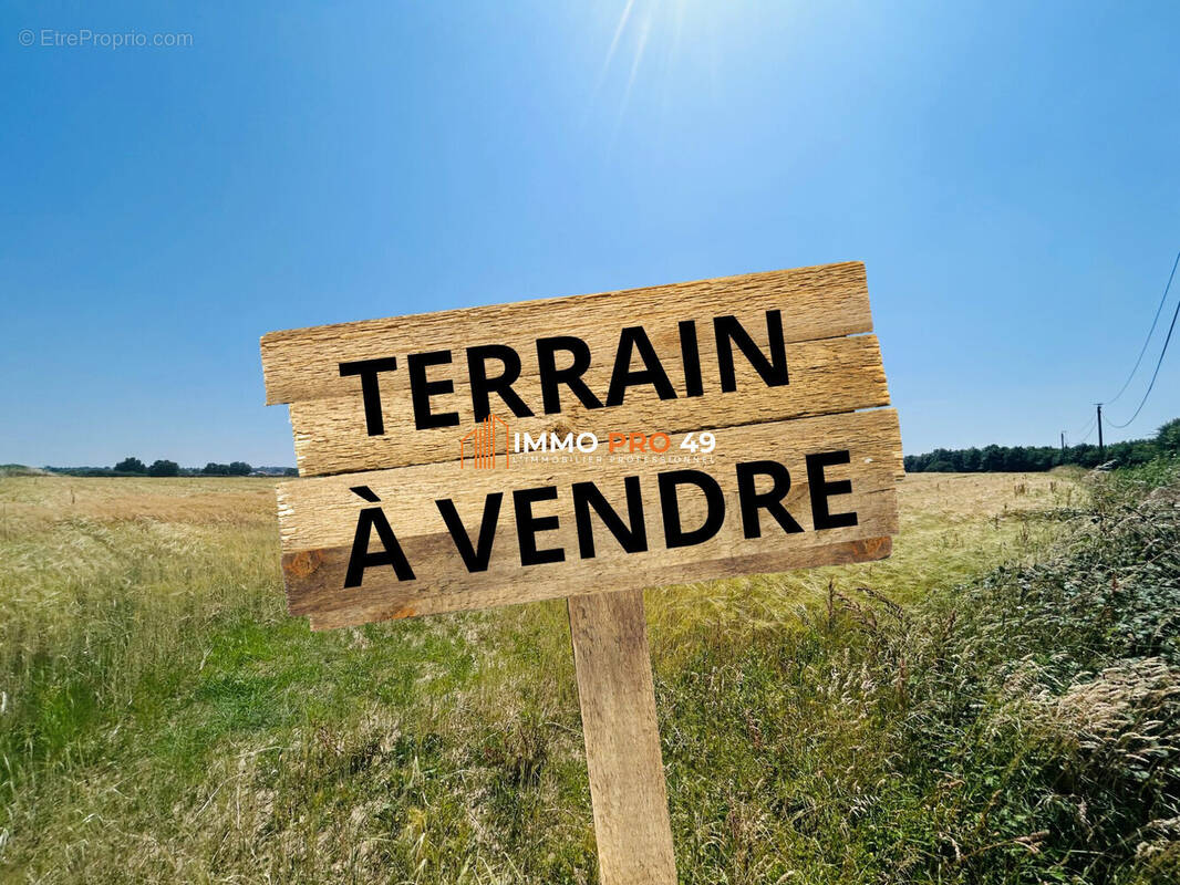 Terrain à VENDRENNES