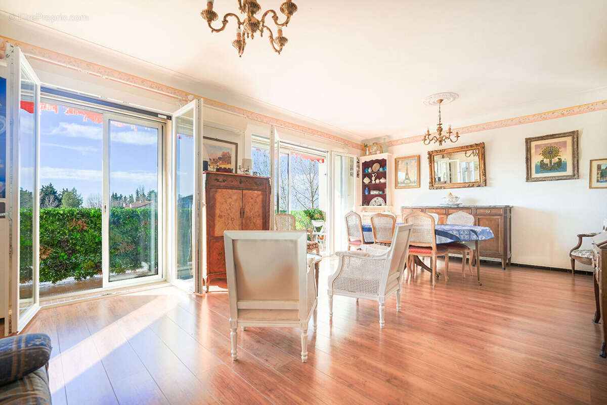 Appartement T3 lumineux avec terrasse, ascenseur à deux pas de la Rotonde - photo 3
