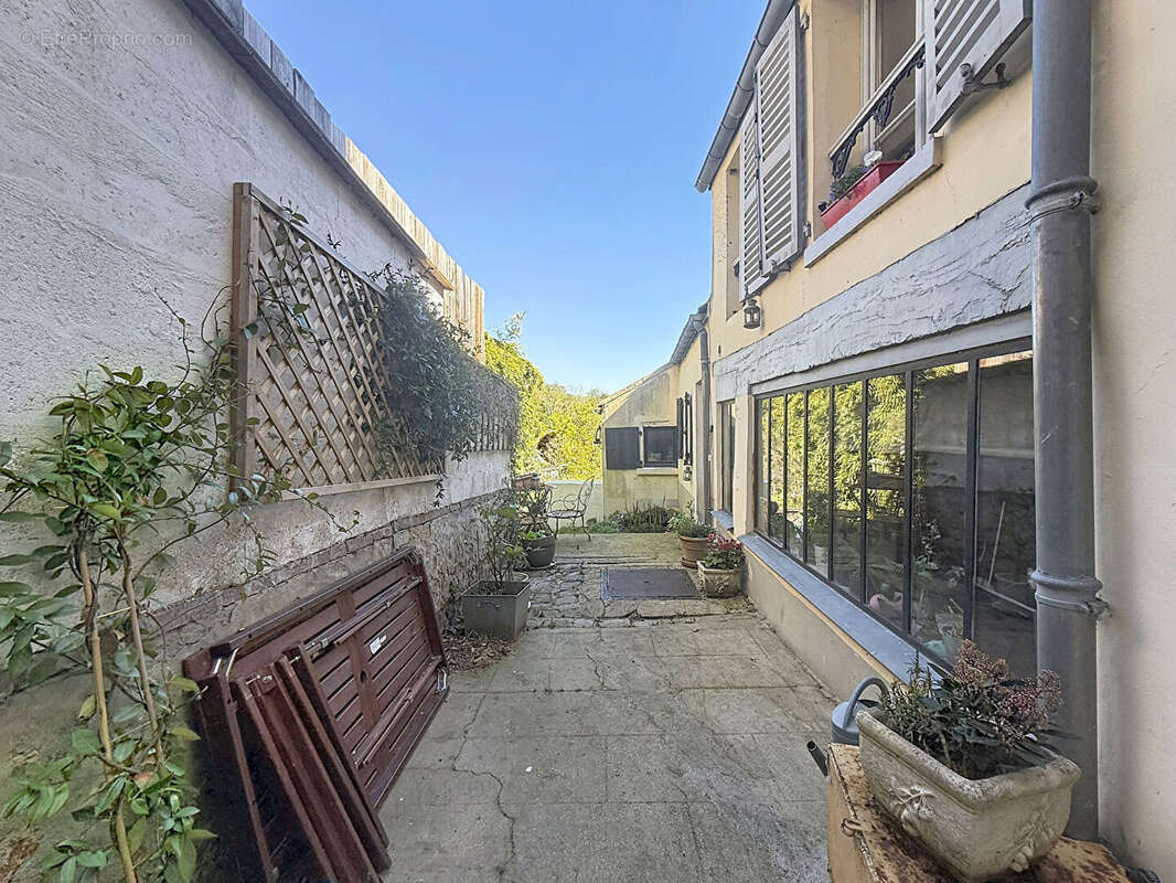 Maison à NEAUPHLE-LE-CHATEAU