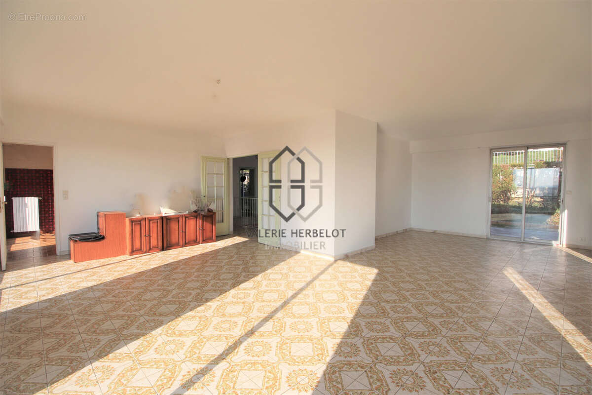 Maison à CHENNEVIERES-SUR-MARNE