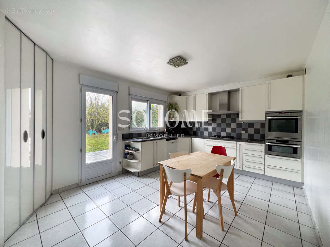 Appartement à BEZANNES