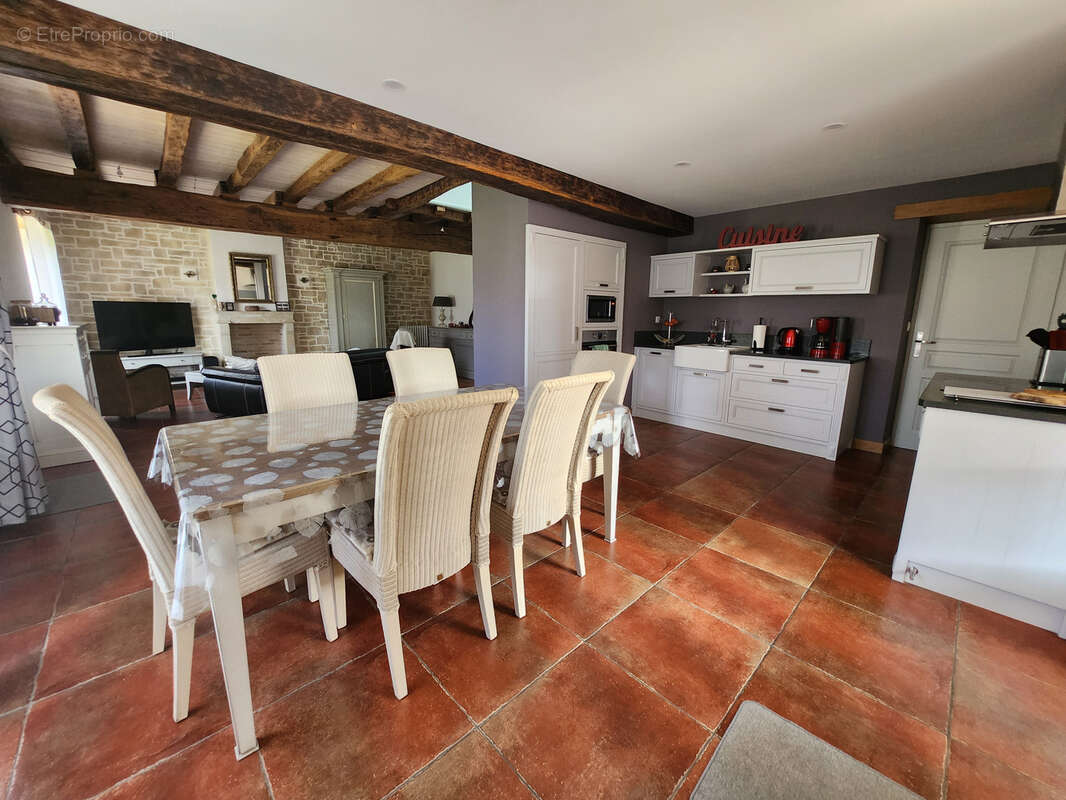 Maison en pierre coup de cœur avec 6 chambres et double garage - photo 10