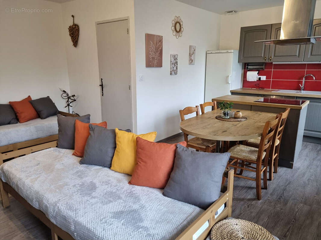 Appartement à LE MAYET-DE-MONTAGNE