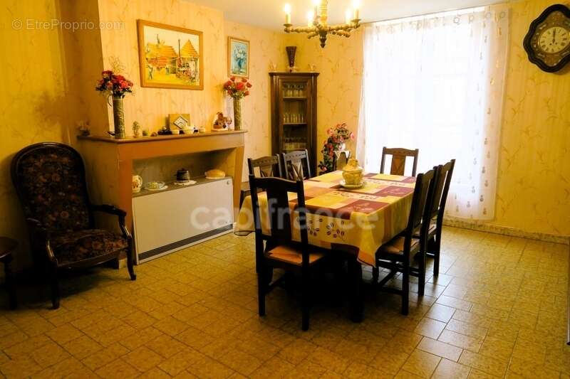 Maison à LA CHAPELLE-VICOMTESSE