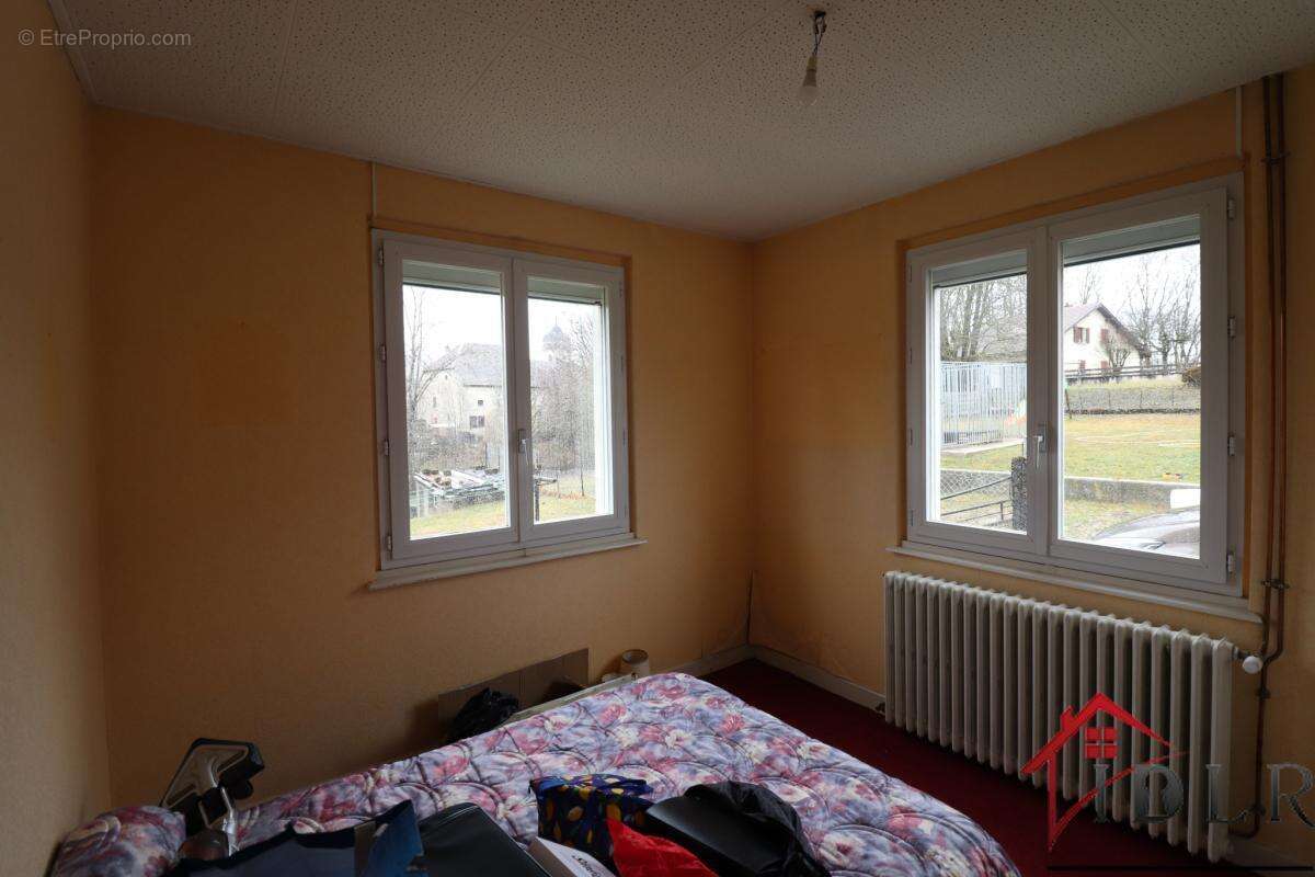 Maison à LA RIVIERE-DRUGEON