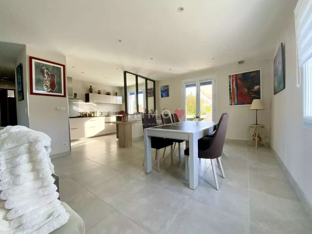 Maison Familiale de 143m² - photo 4