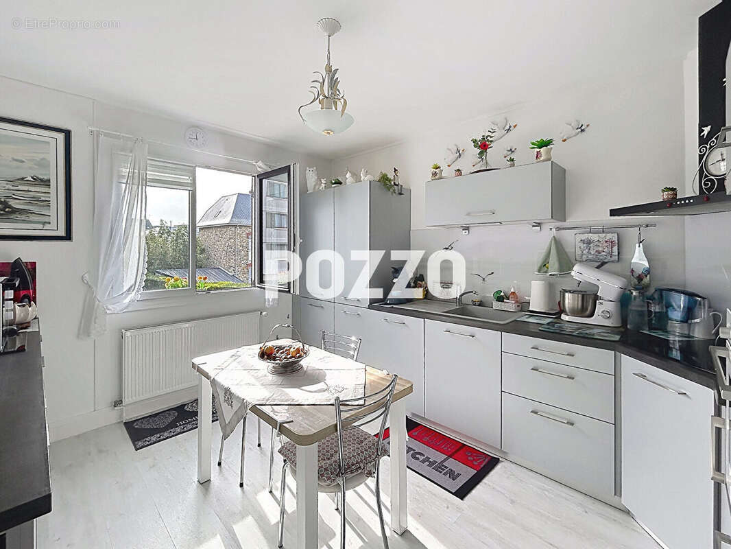Appartement à DONVILLE-LES-BAINS