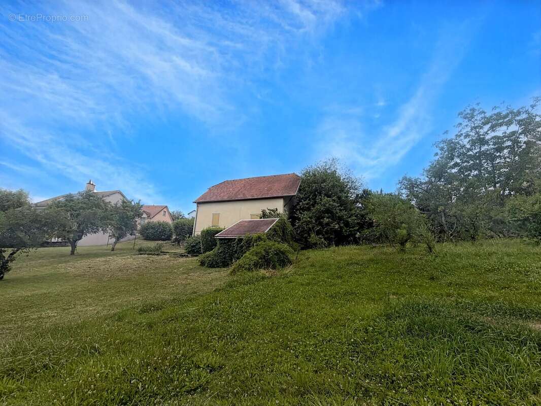 Exclusivité - avis aux amateurs de rénovation et de beaux projets ! - photo 2