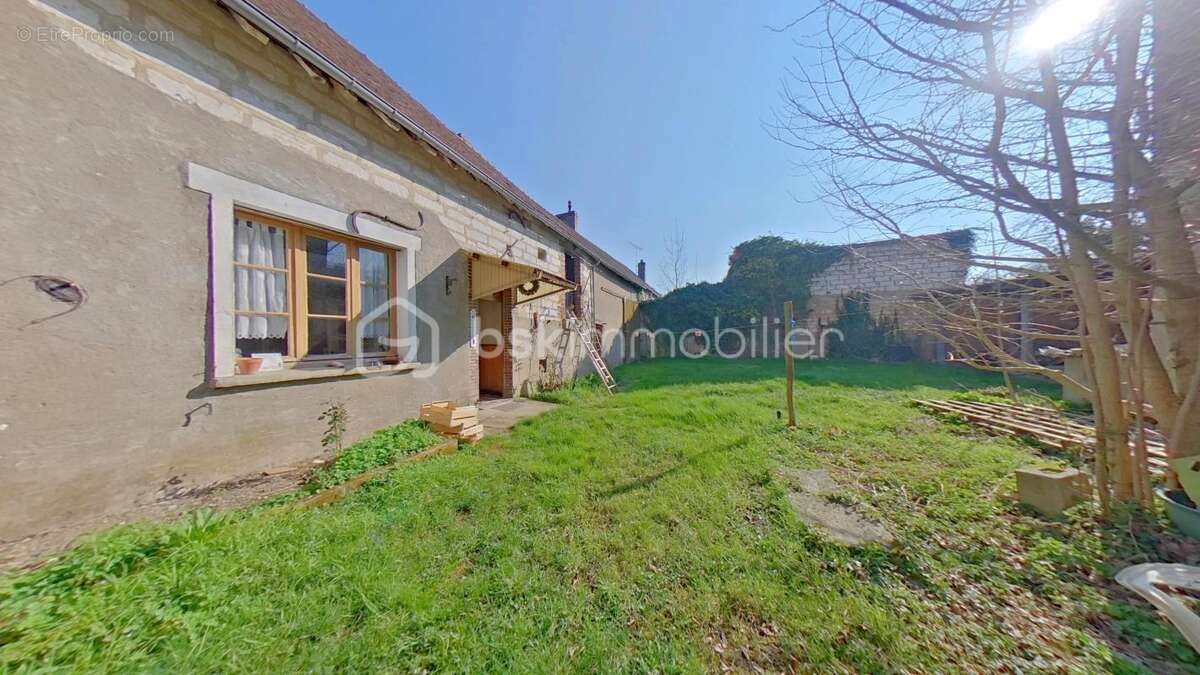 Maison de caractère de plain pied avec jardin et dépendances au centre-ville ! - photo 4