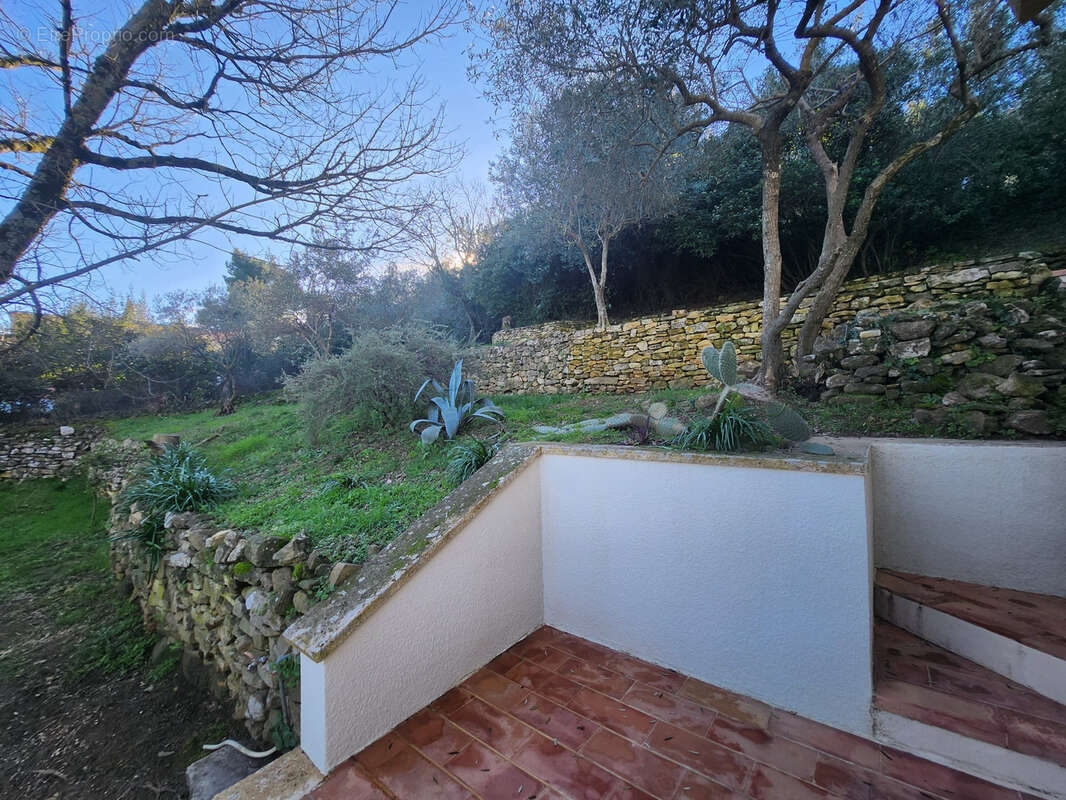 Maison à MONTAREN-ET-SAINT-MEDIERS