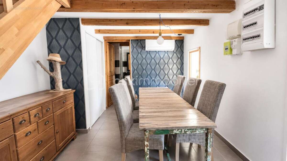 ACHAT d'une  Maison rénovée avec charme, jardin, terrasse et garage 2 Chambres à Mazaugues 83136 proche centre - photo 2