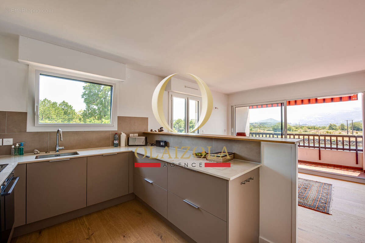 SAINT-JEAN-DE-LUZ - Appartement rénové avec terrasses, vue Nivelle et golf - photo 4