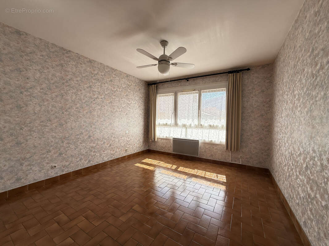 Grand T3 lumineux avec balcon, garage et cave au cœur d’Amélie-les-Bains - photo 6